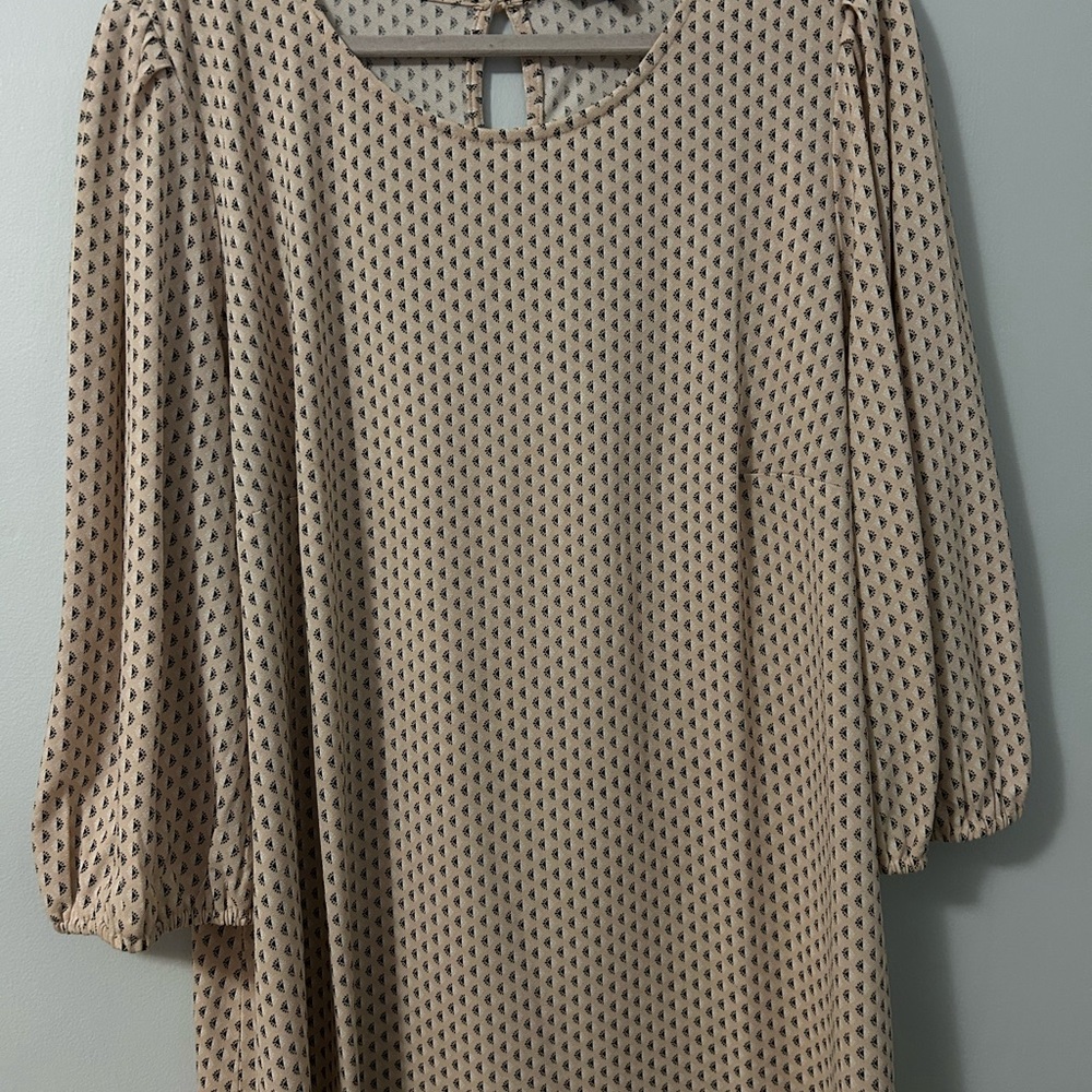 Elegant Pale Pink Patterned Blouse
